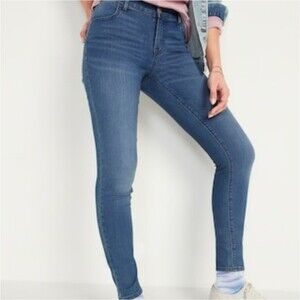 NWT Old Navy Mid Rise Super Skinny Petite Jeans